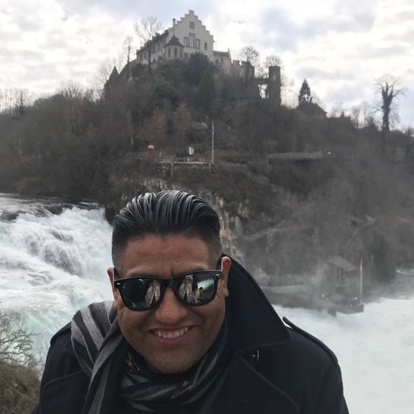 Meet your Posher, Cristobal - Picture 1 of 1